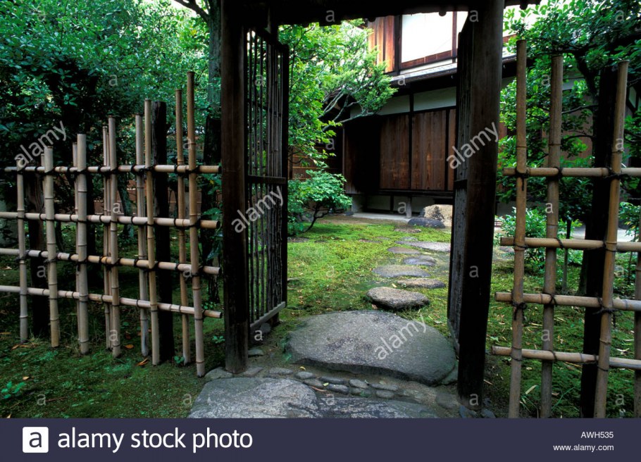 Бамбуковая изгородь в японском саду