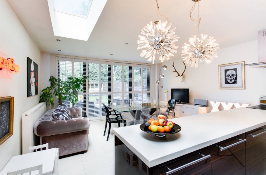 Столовая с диваном интерьер