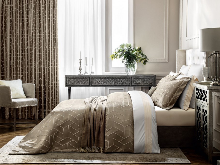 Шторы в спальню в современном стиле