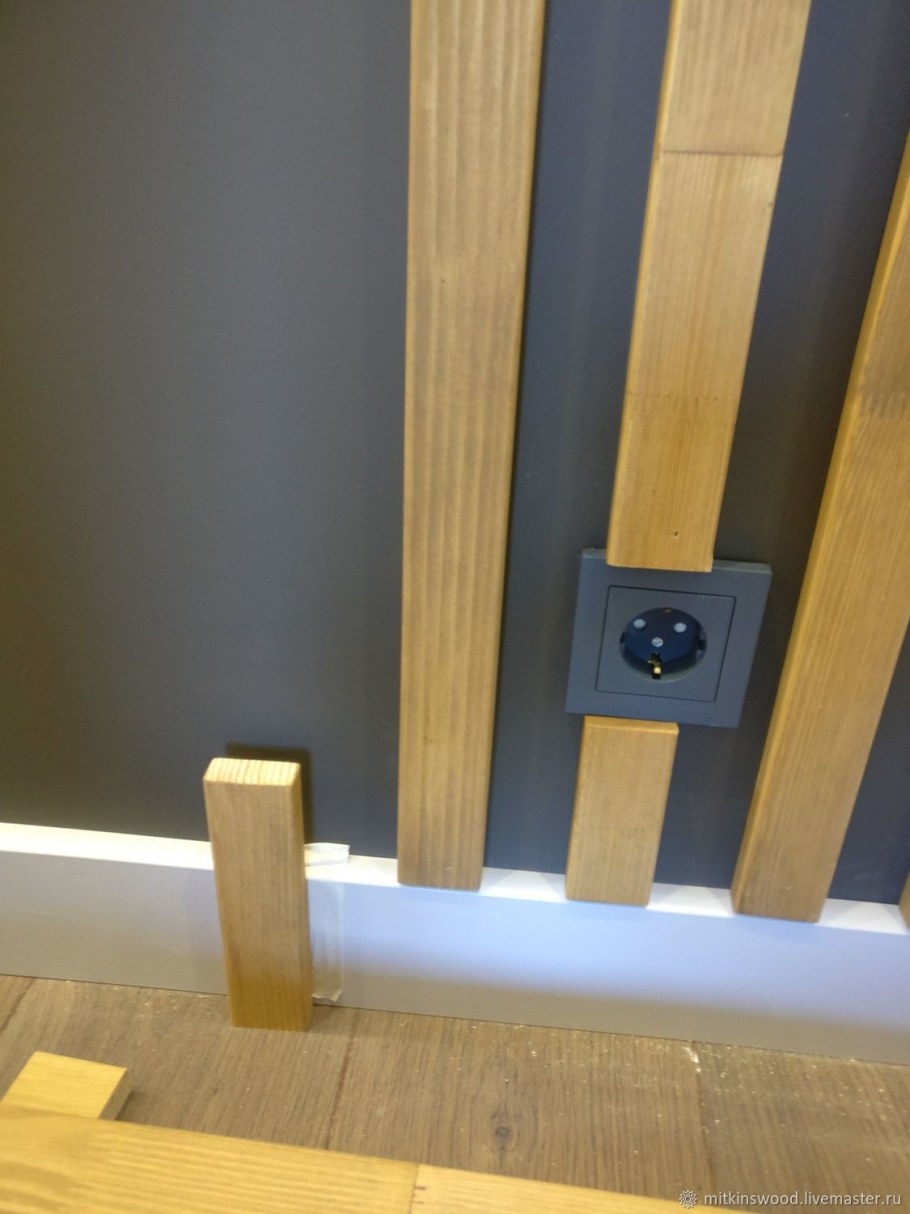 Деревянные панели с зеркальными вставками