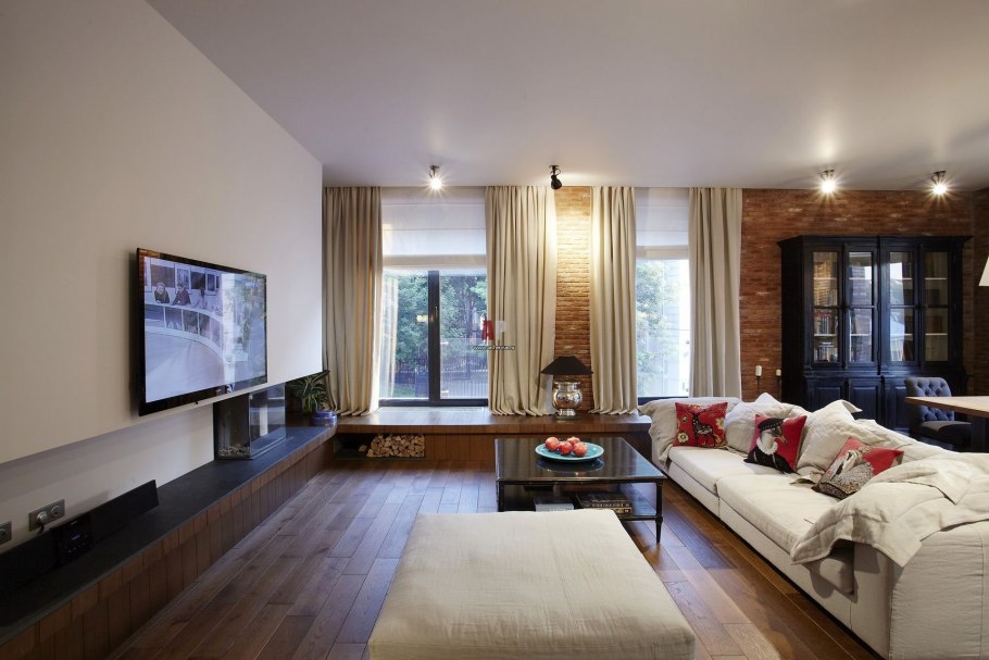 Гостиная с двумя окнами