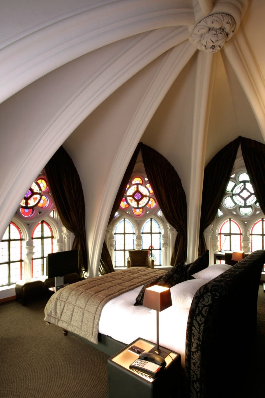 Спальня в готическом стиле