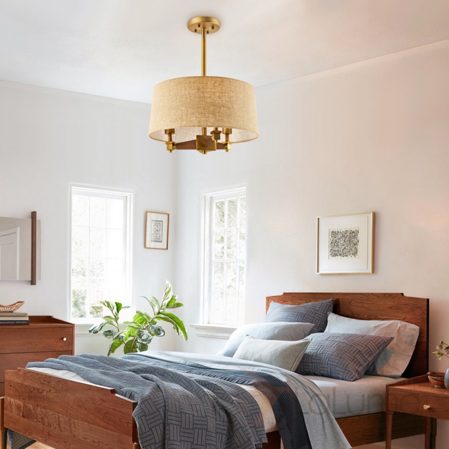 Люстра в небольшую спальню
