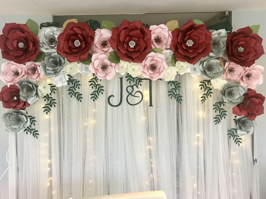 Объемные цветы на потолок