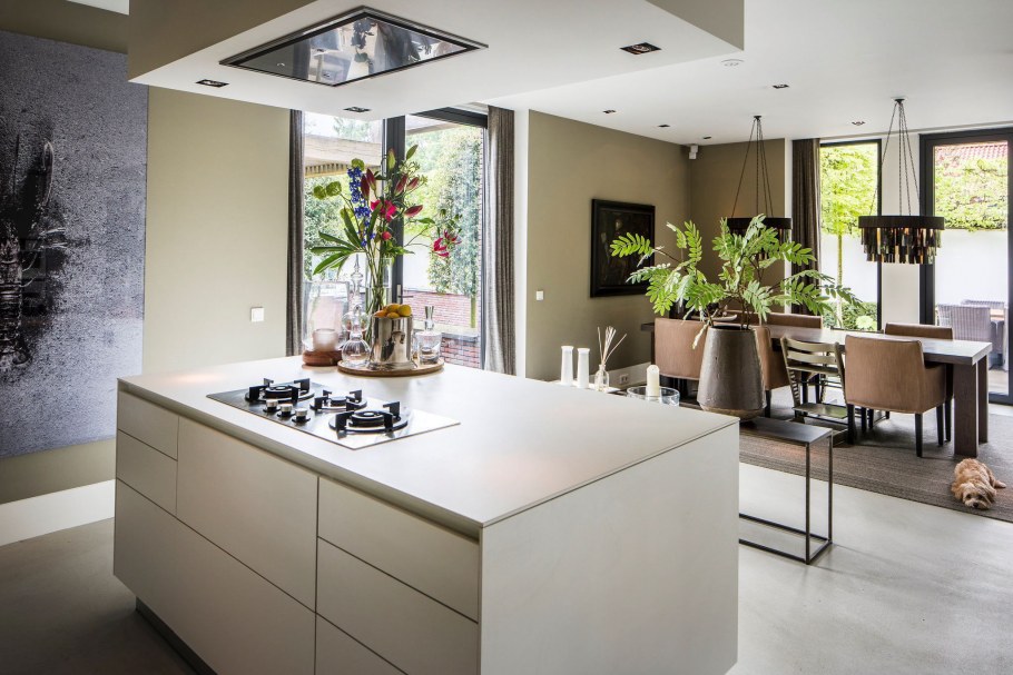 Остров с плитой и барной стойкой