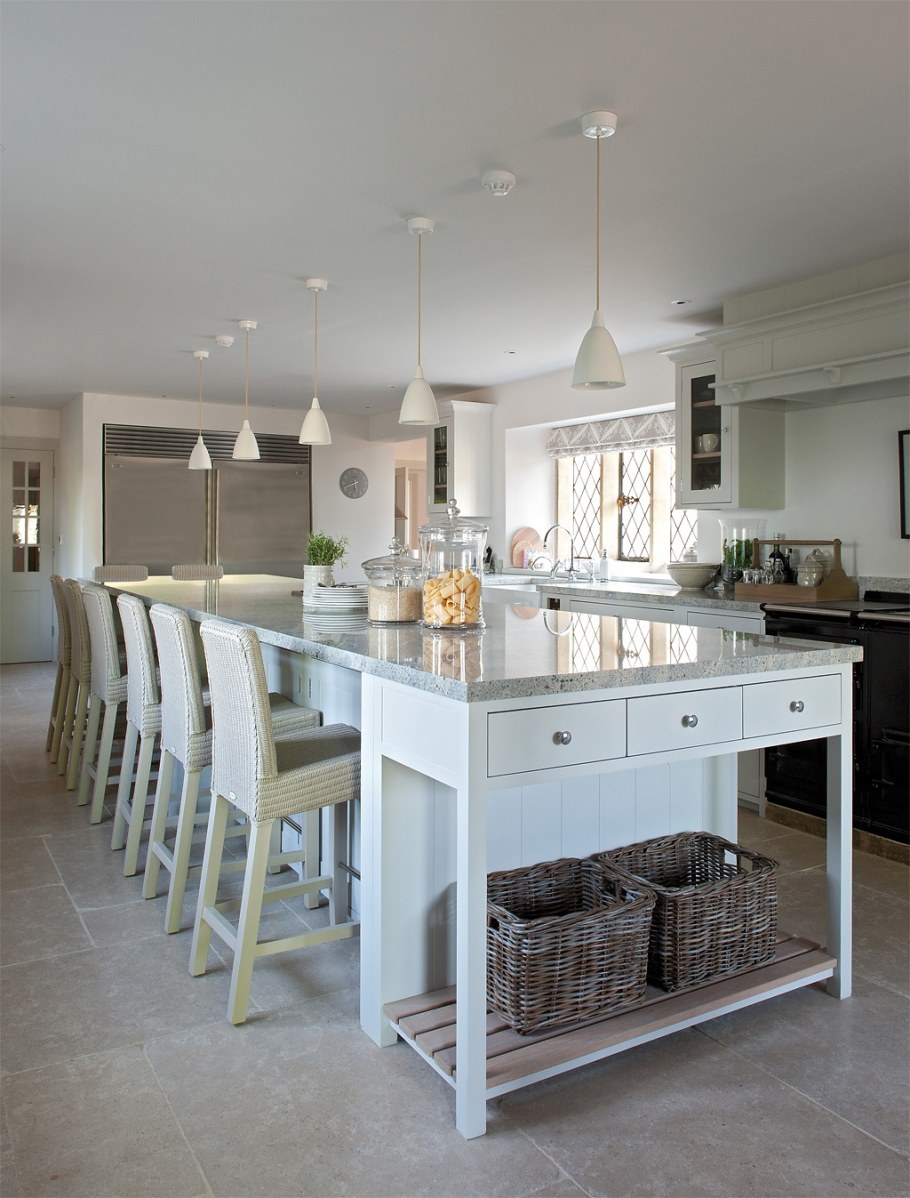 Удобная кухня для большой семьи