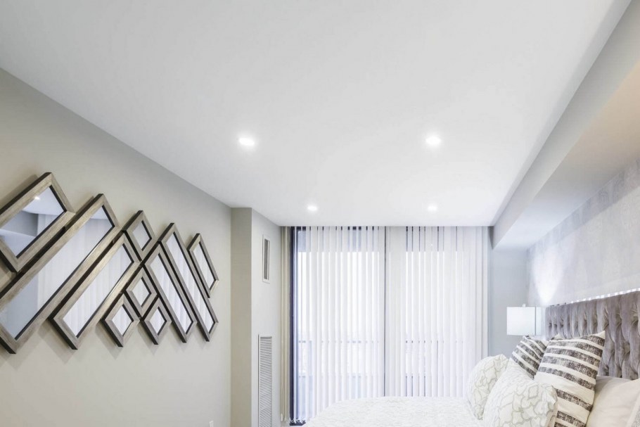 Гостиная с красными акцентами