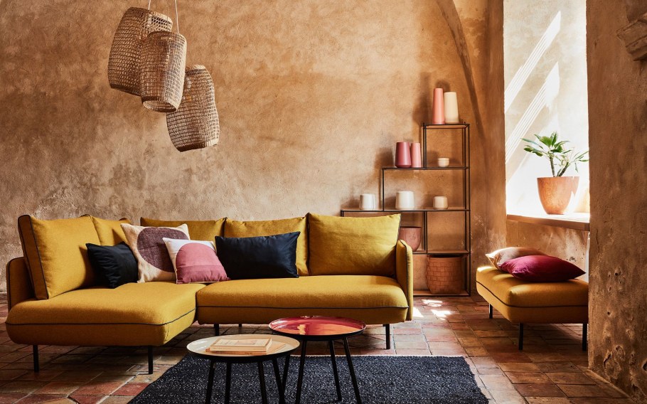 Гостиная в горчичных тонах