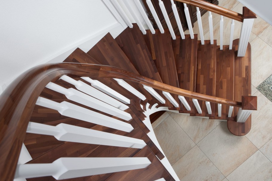 Деревянная межэтажная лестница лес-02