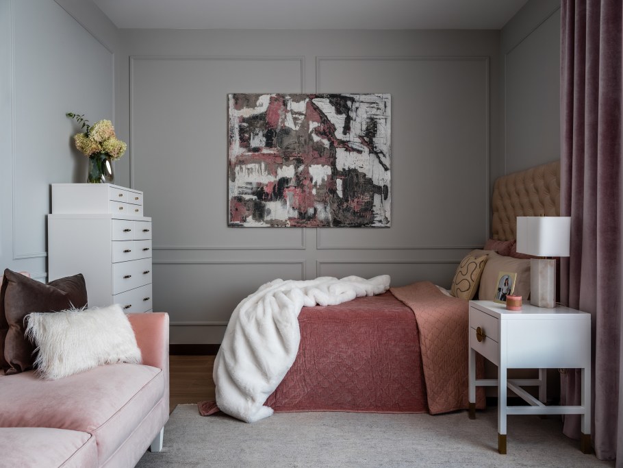 Интерьер спальни в нежных оттенках