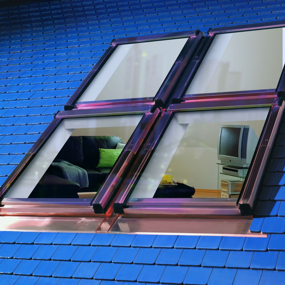 Дом с мансардными окнами