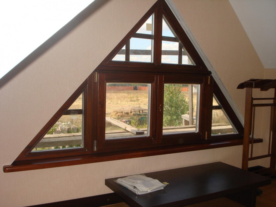Треугольные пластиковые окна