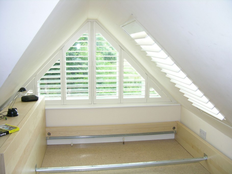 Вертикальные окна в мансарде