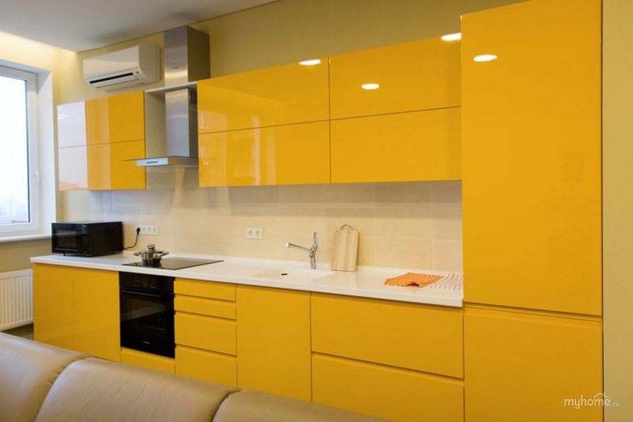 Кухонный гарнитур белый с желтым