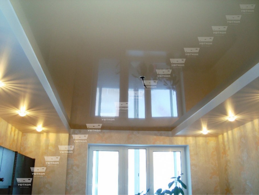 Натяжной потолок со ступенькой