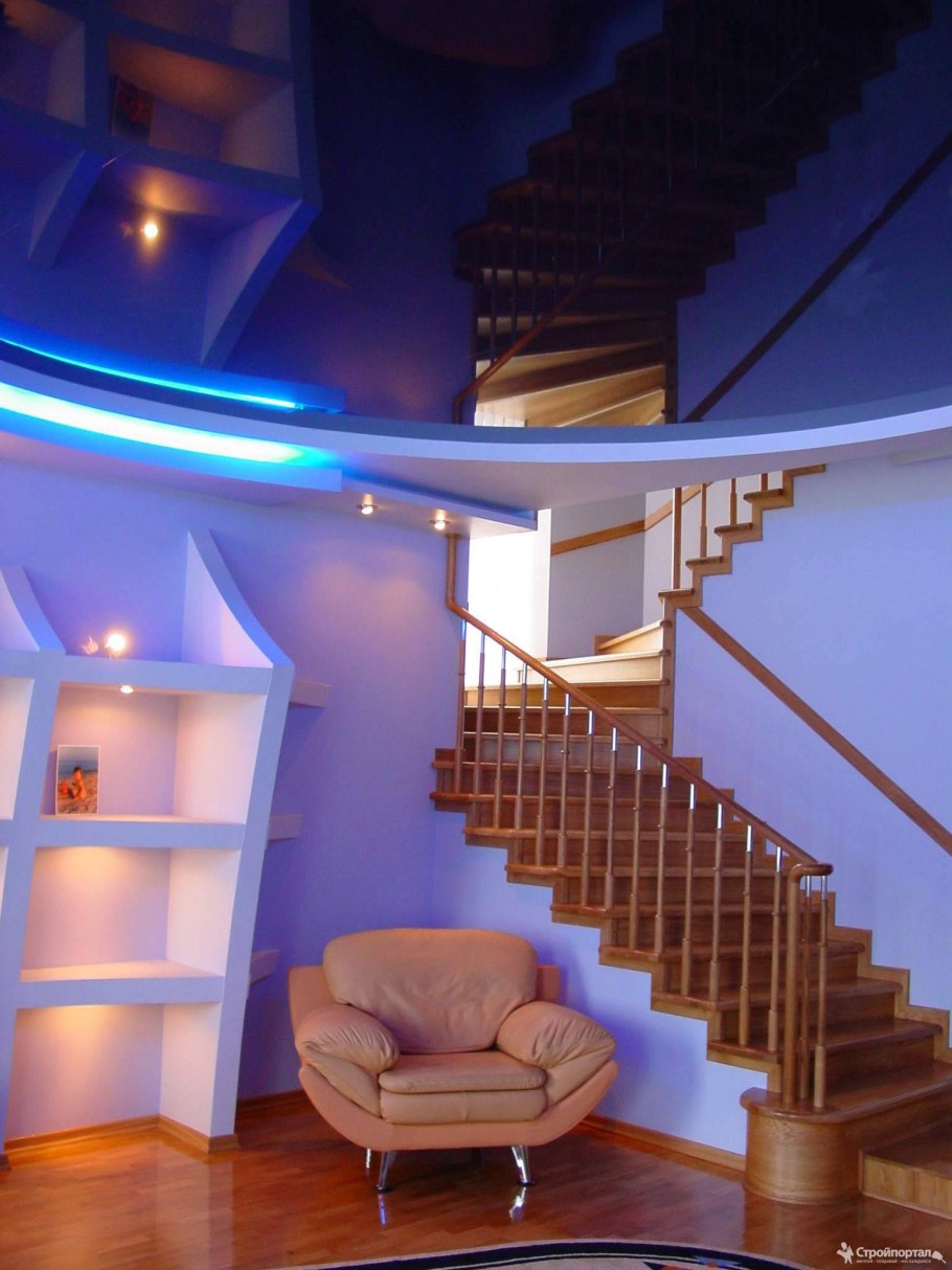 Потолок на лестнице