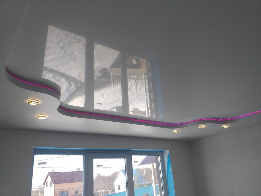 Двухуровневые натяжные потолки с подсветкой