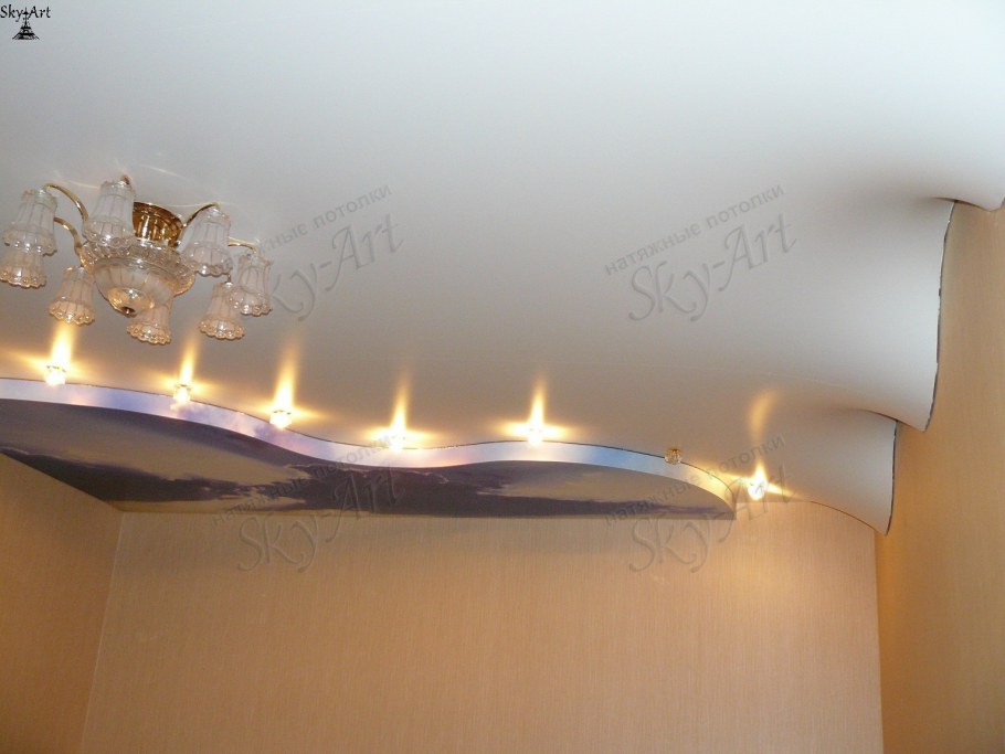 Двухъярусные потолки с одной волной