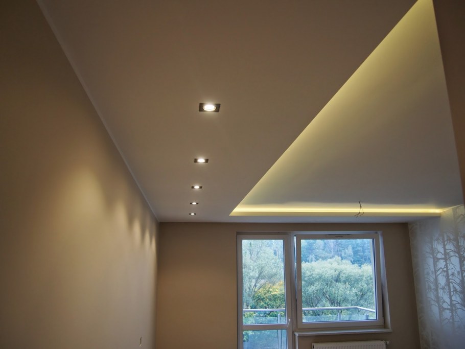 Комбинированный потолок с подсветкой