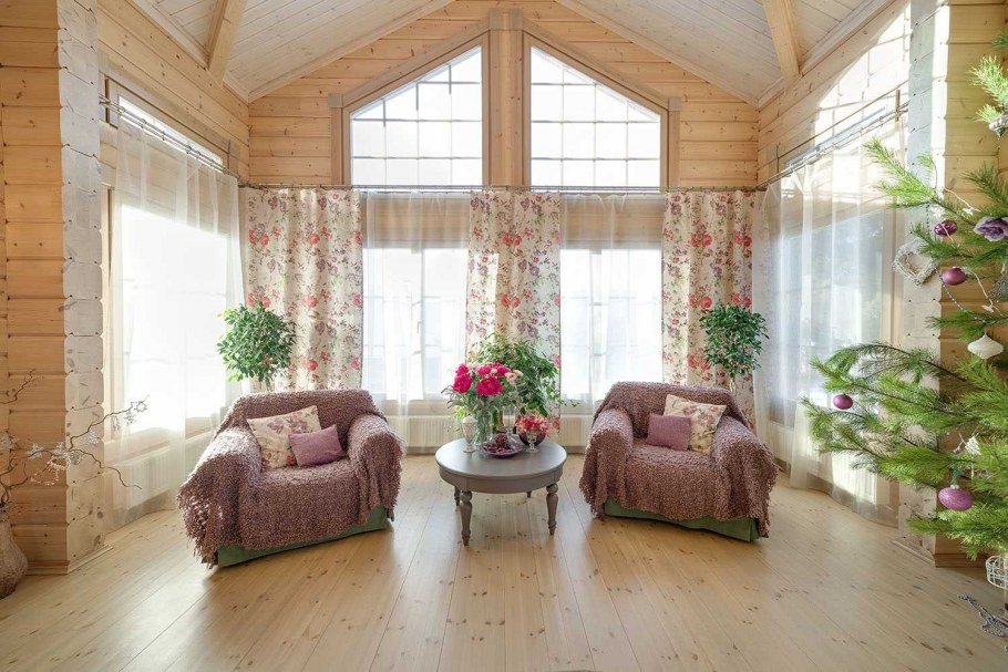 Шторы в доме из клееного бруса