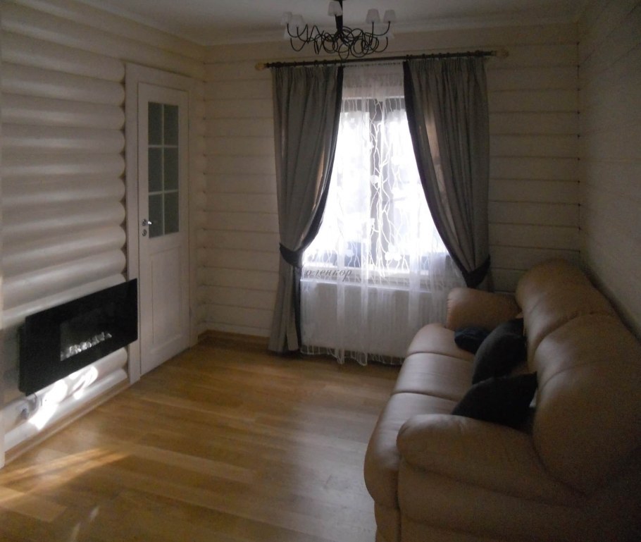 Интерьер в бревенчатом деревянном доме Прованс