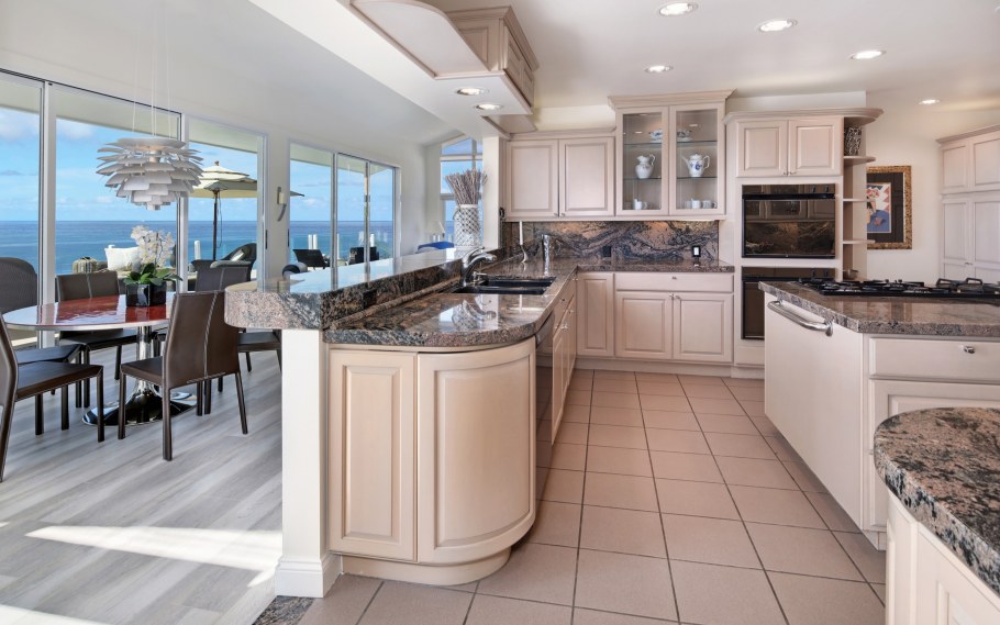 Интерьер шикарных кухонь