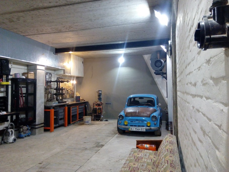 Интерьер гаража