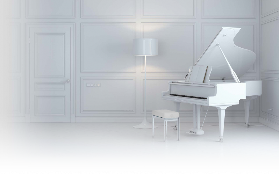 Пианино в белой комнате