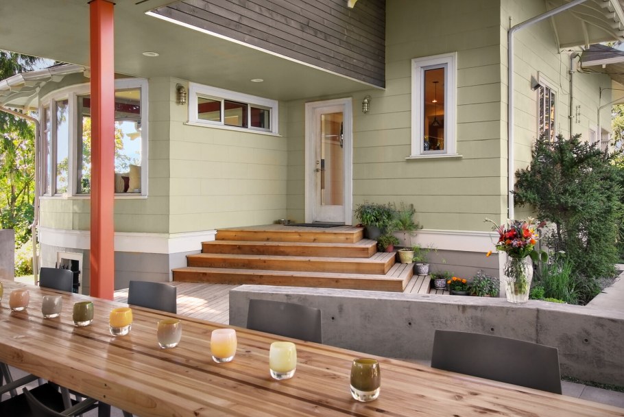 Терраса прилегающая к дому