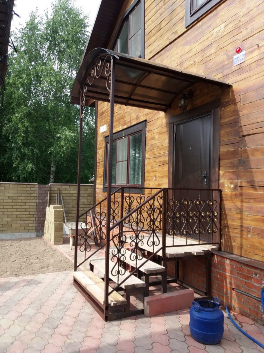 Крыльцо с навесом