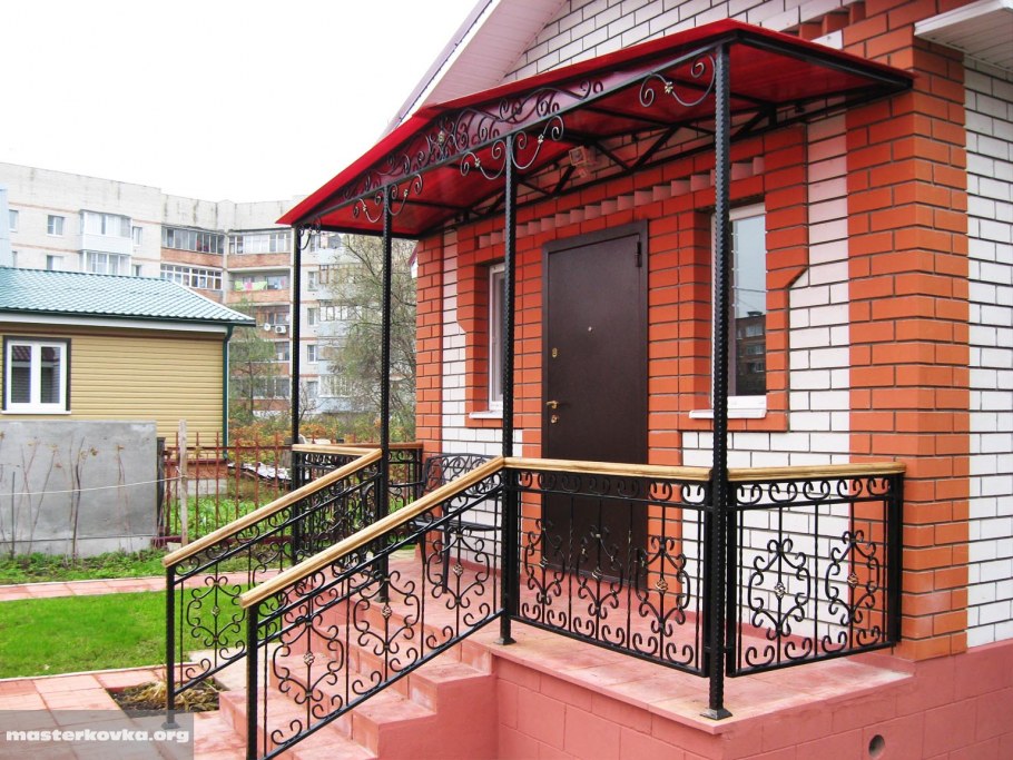 Навес над крыльцом