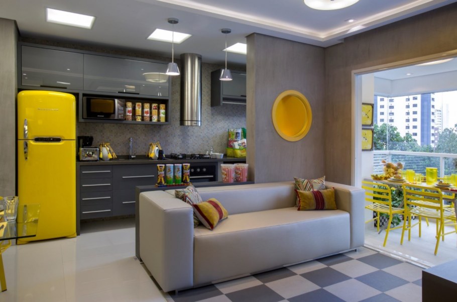 Желтый диван на кухне