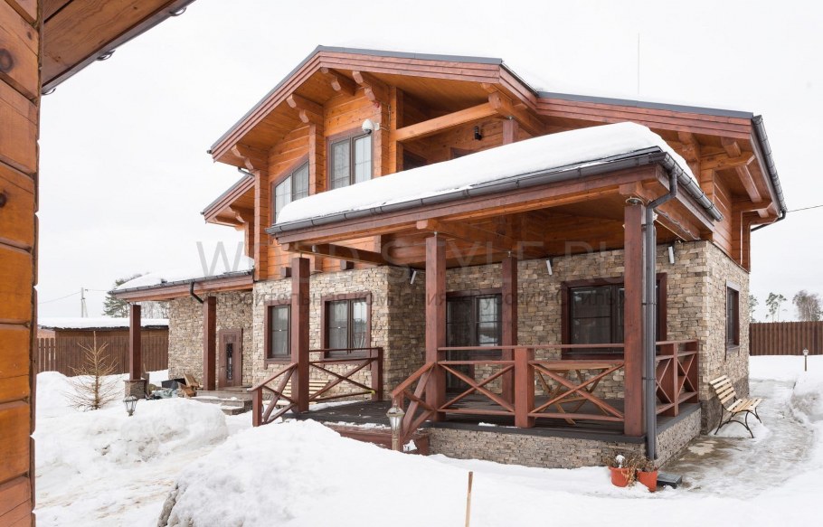 Комбинированный дом из кирпича и бревна