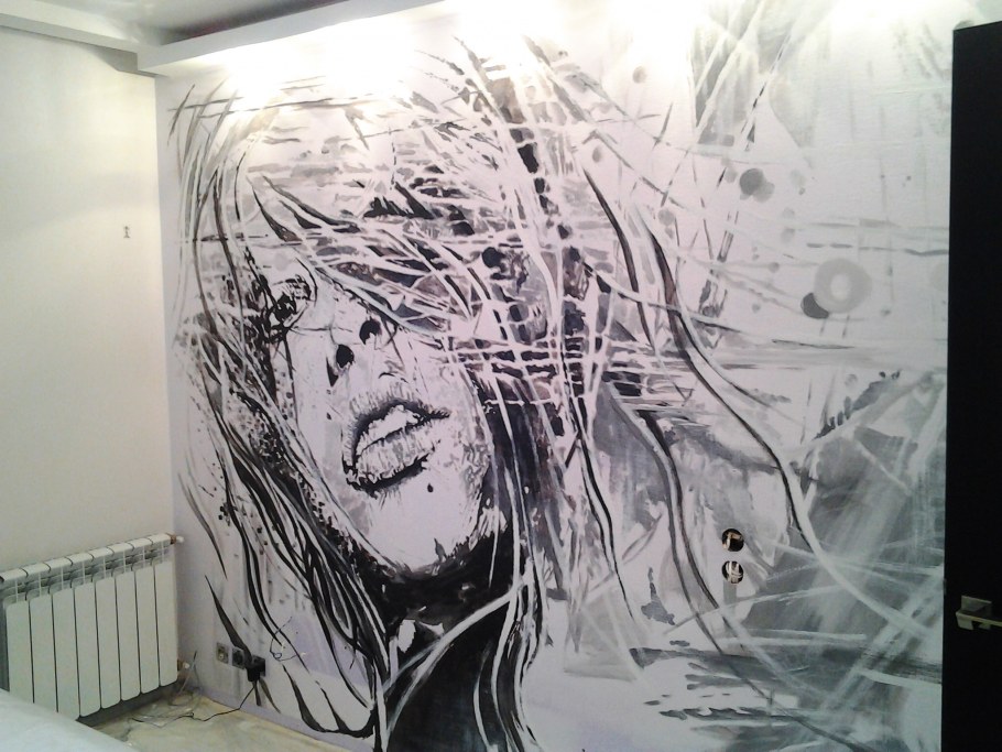 Креативная роспись стены в квартире