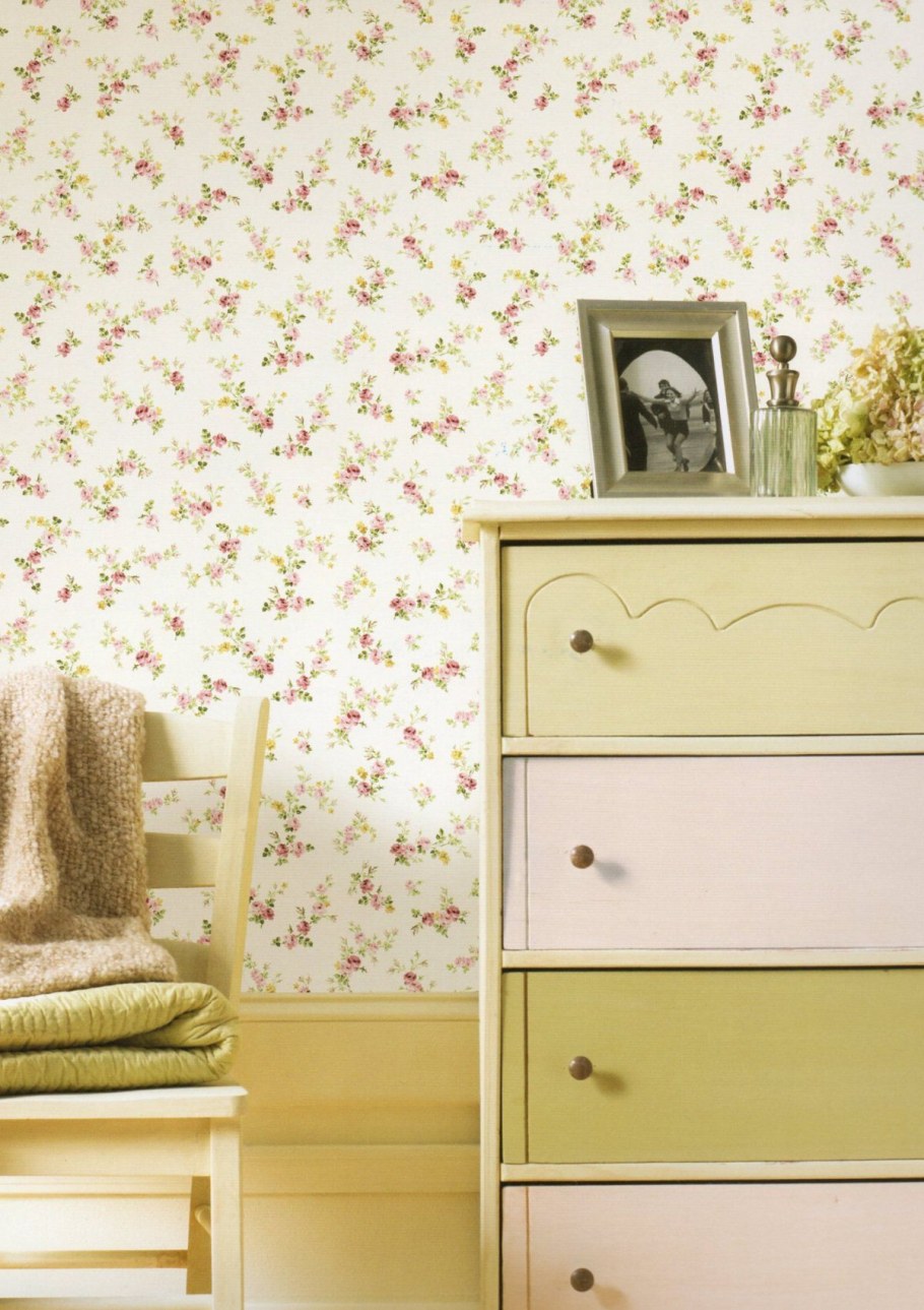 Стены в мелкий цветочек
