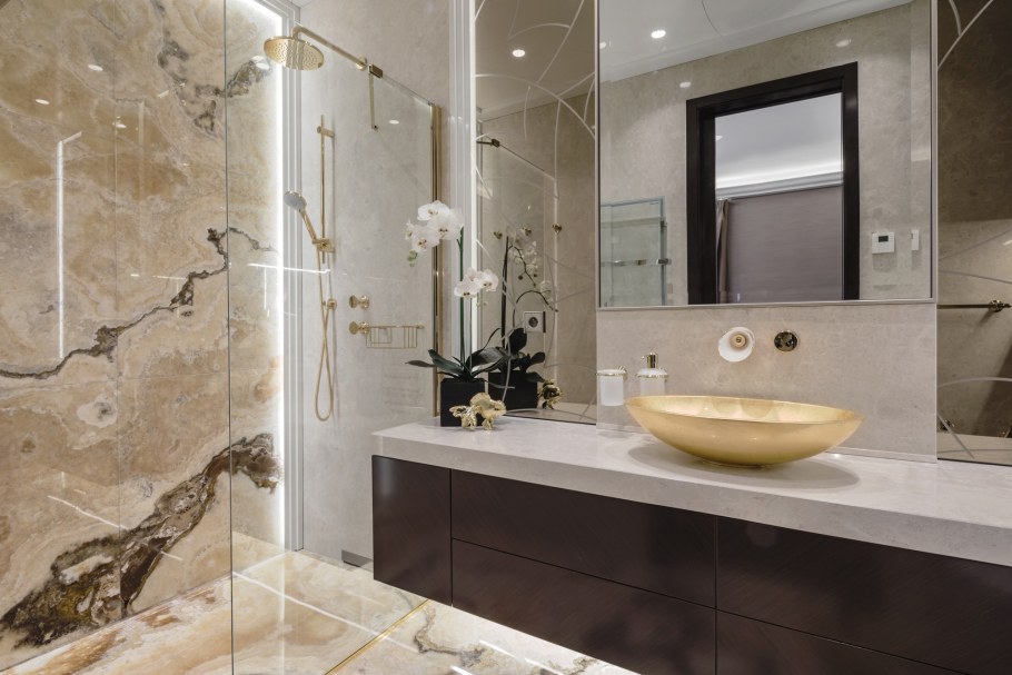 Отделка ванной мрамором