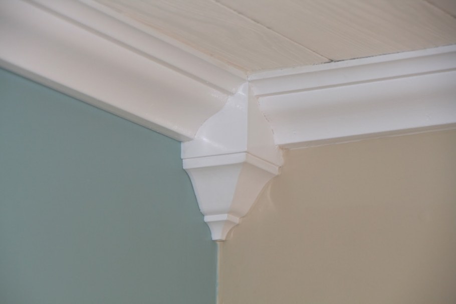 Угол потолочный