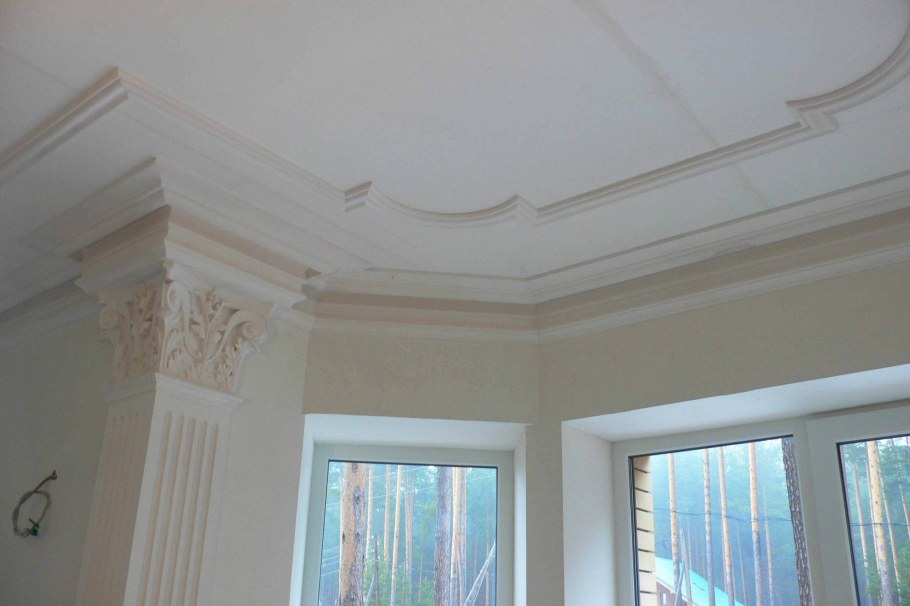 Карниз на многоуровневом потолке