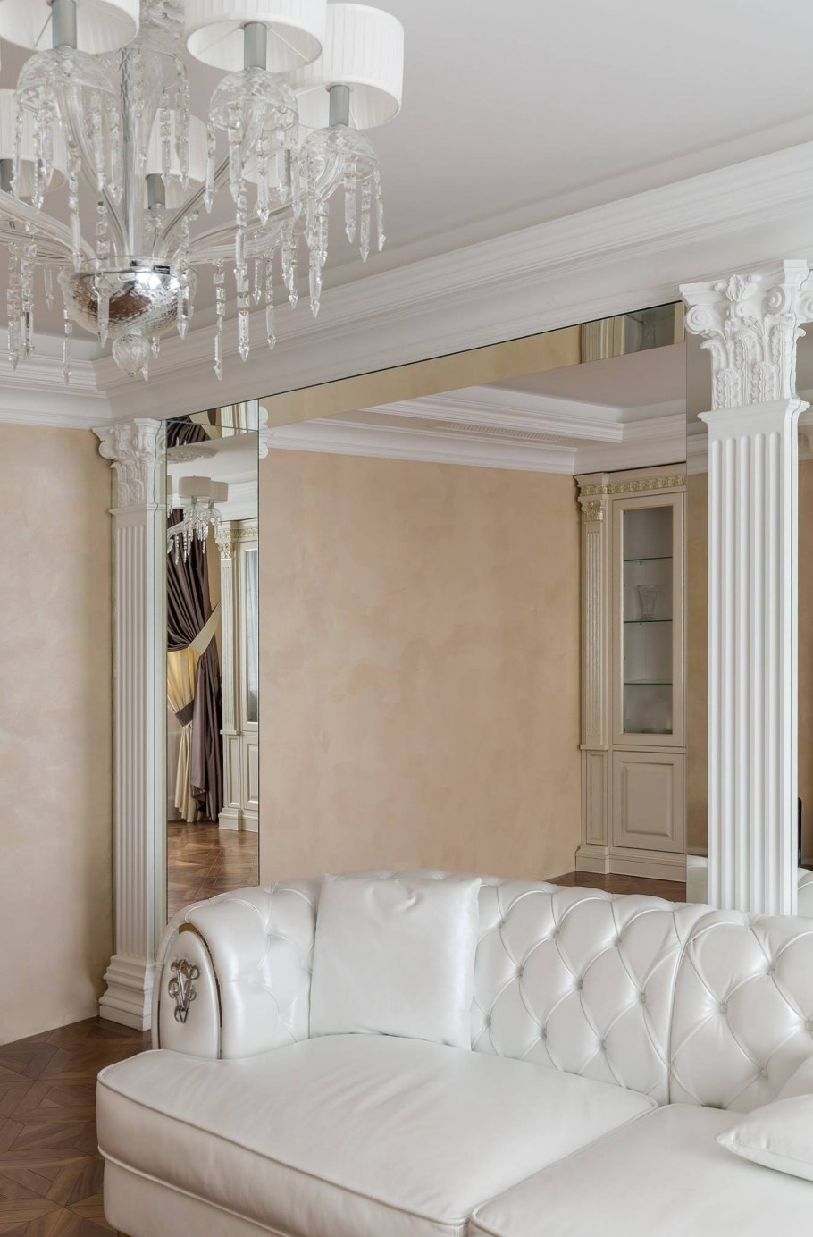 Зеркальная колонна