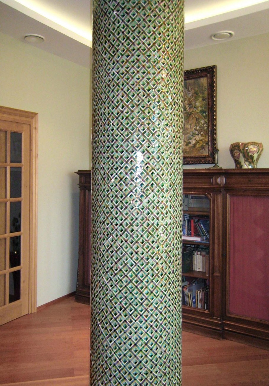 Колонны лофт в гостиной