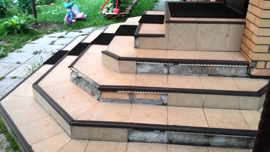 Бетонные порожки в частном доме