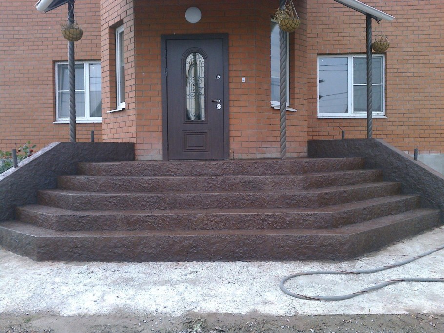 Входные пороги в частный дом