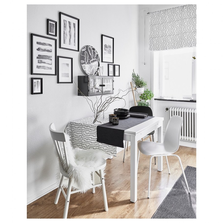 Белая маленькая кухня в современном стиле