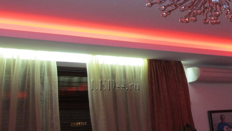 Потолок с подсветкой в спальне