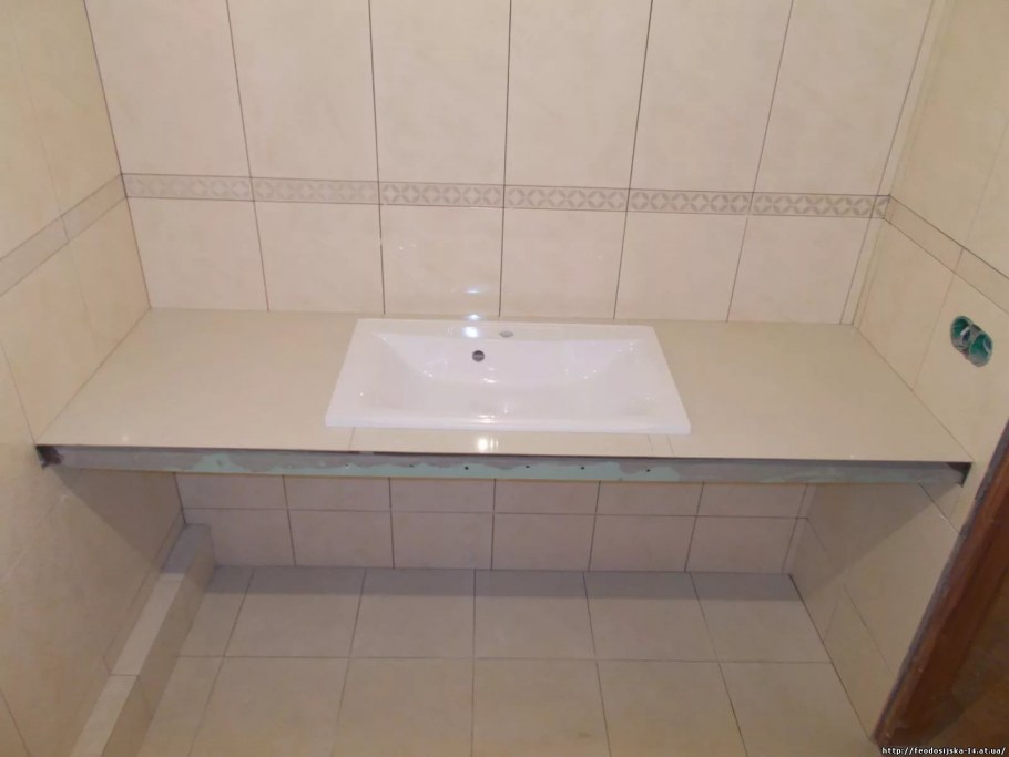 Столешница из плитки в ванную под раковину