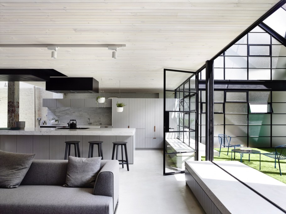 Стеклянный дом в стиле лофт