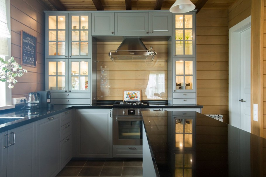 Кухня в деревянном доме