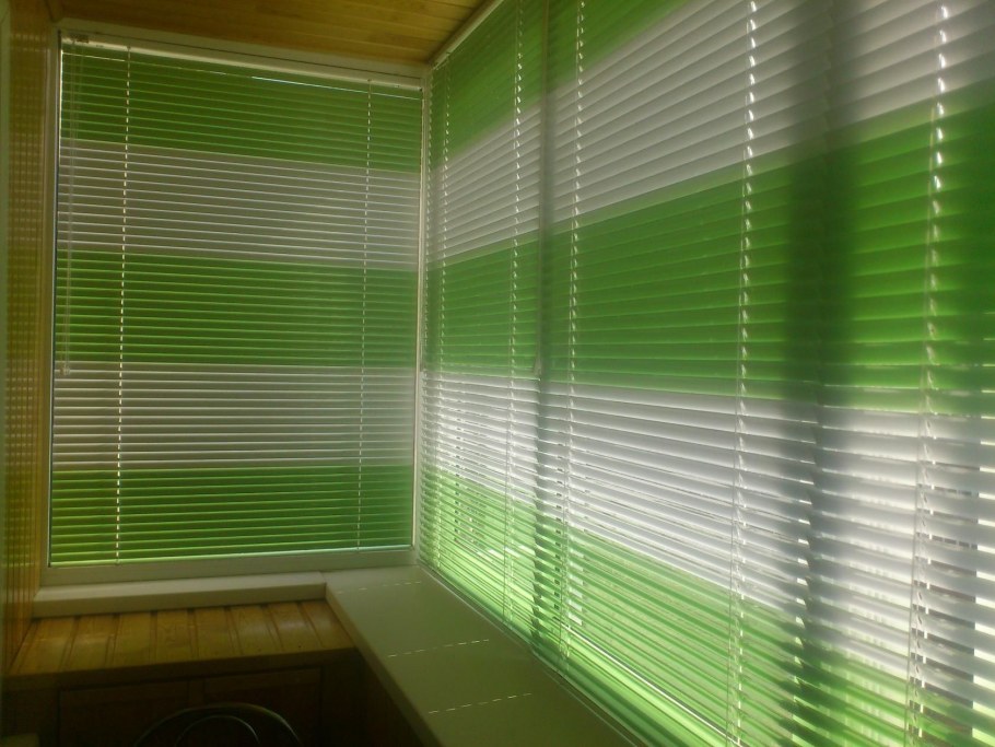 Горизонтальные жалюзи на балкон