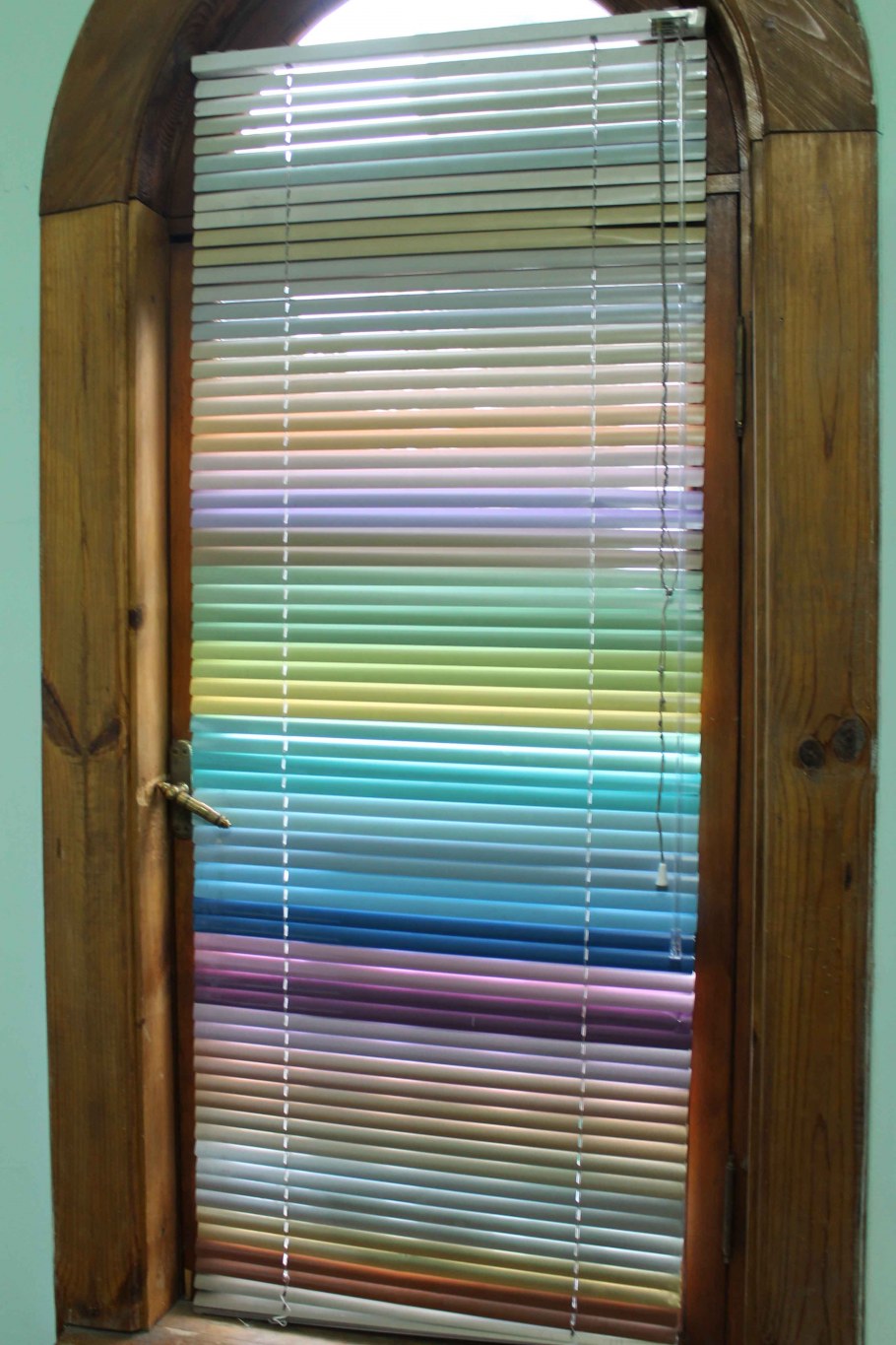 Радужные жалюзи горизонтальные