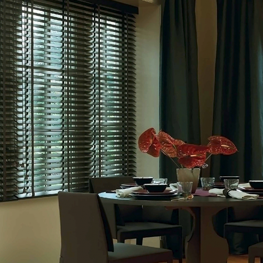 Шторы-жалюзи вертикальные тканевые раздвигающиеся